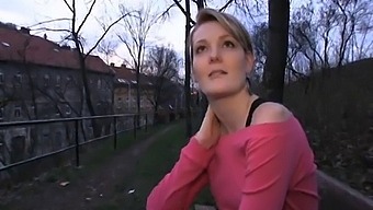 Мегги, Настоящая Любительница, Занимается Сексом За Деньги За Церковью.